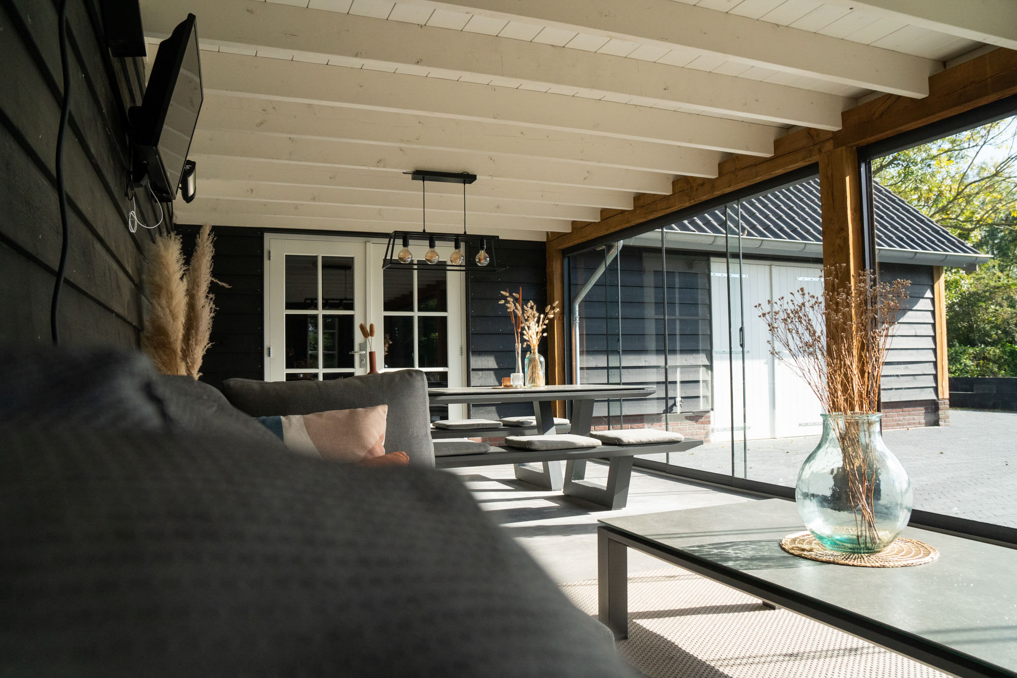 afbeeldingSchuur met veranda Dussen