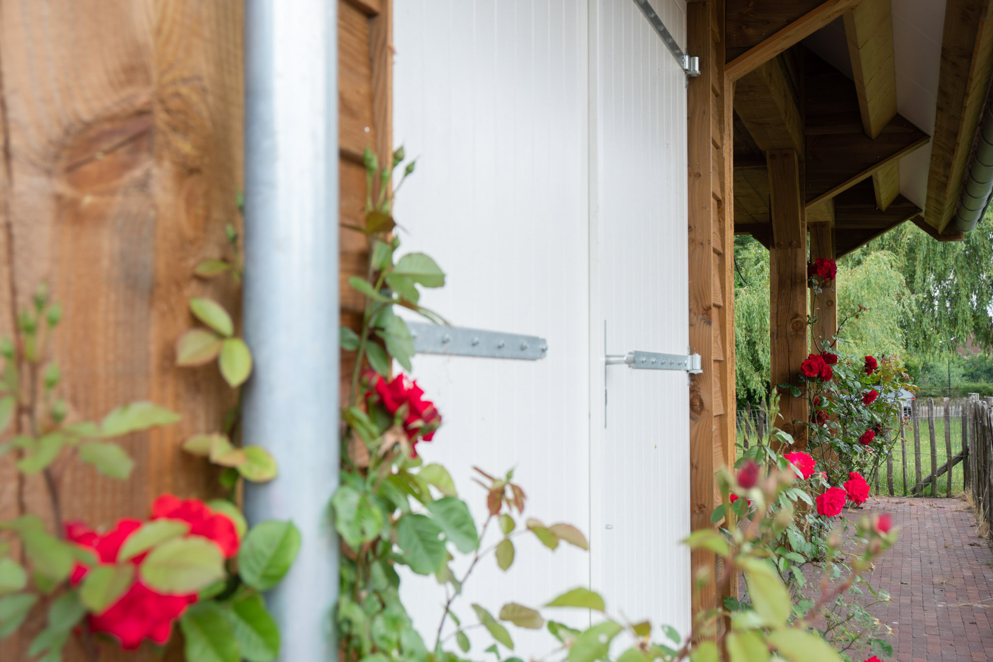 afbeeldingSchuur met overkapping Rosmalen
