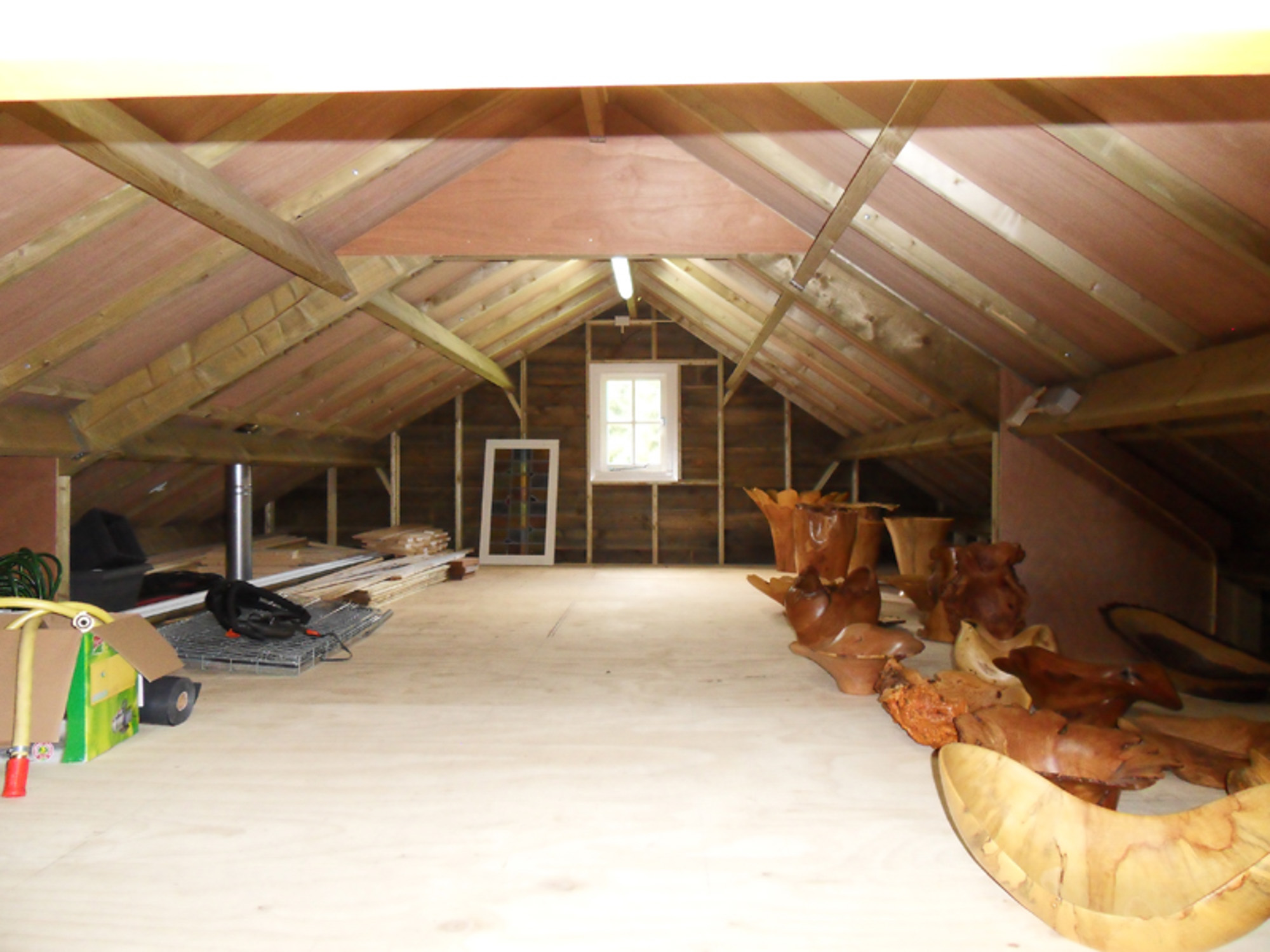 afbeeldingSchuur met carport IJhorst