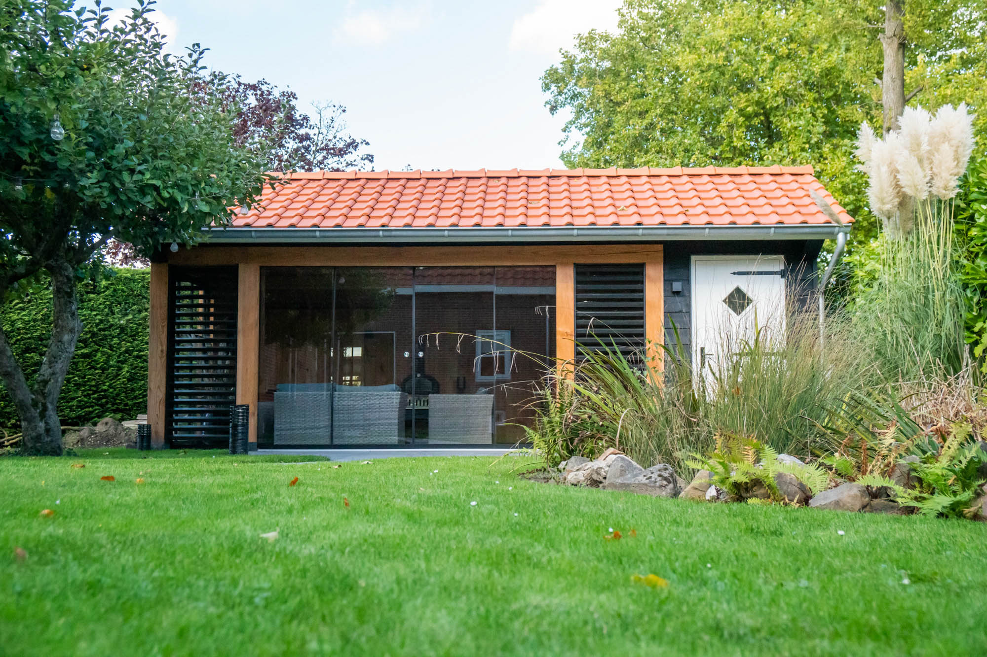 afbeeldingTuinkamer met schuur Genderen