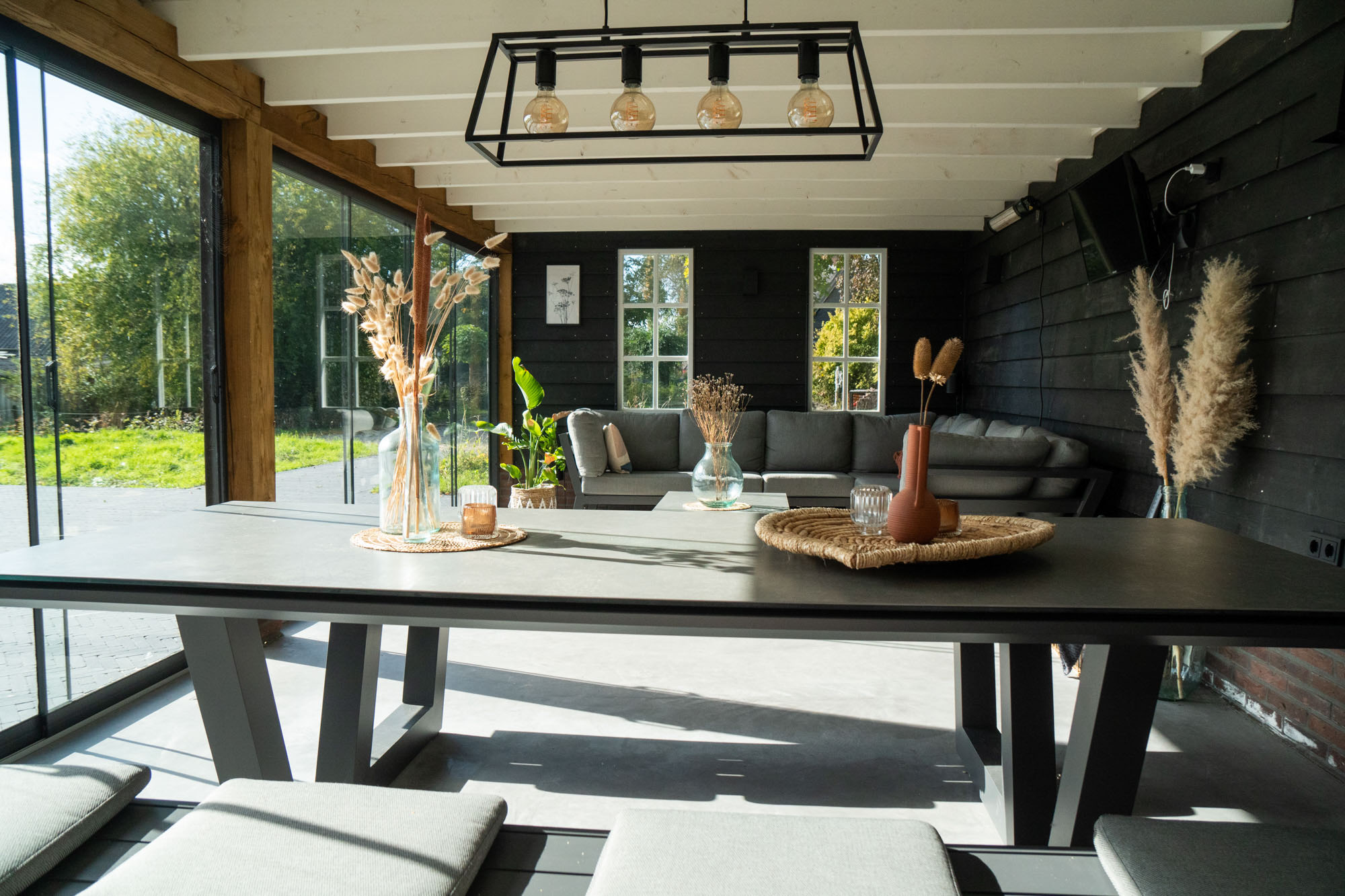 afbeeldingSchuur met veranda Dussen