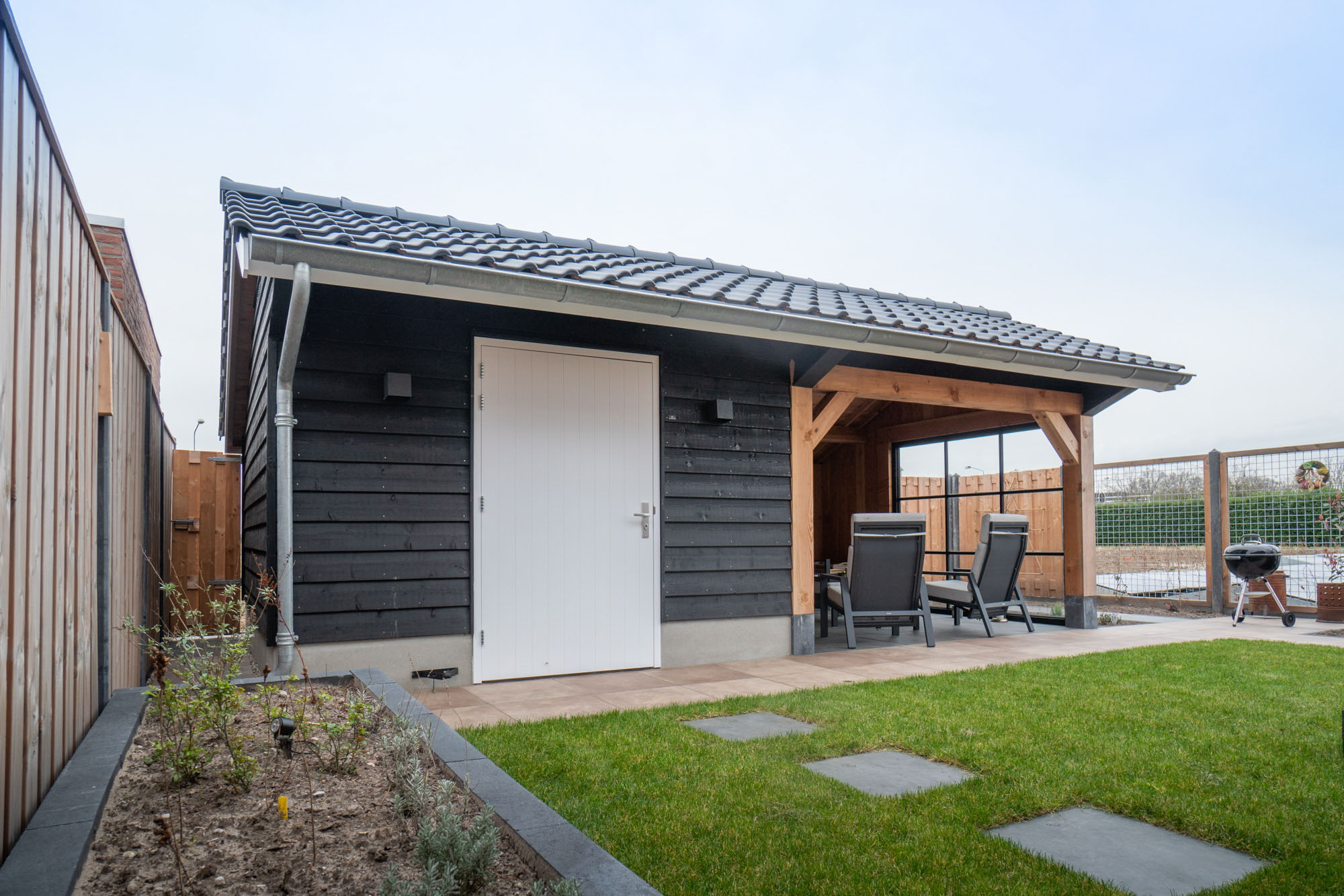 afbeeldingSchuur met veranda Arnhem