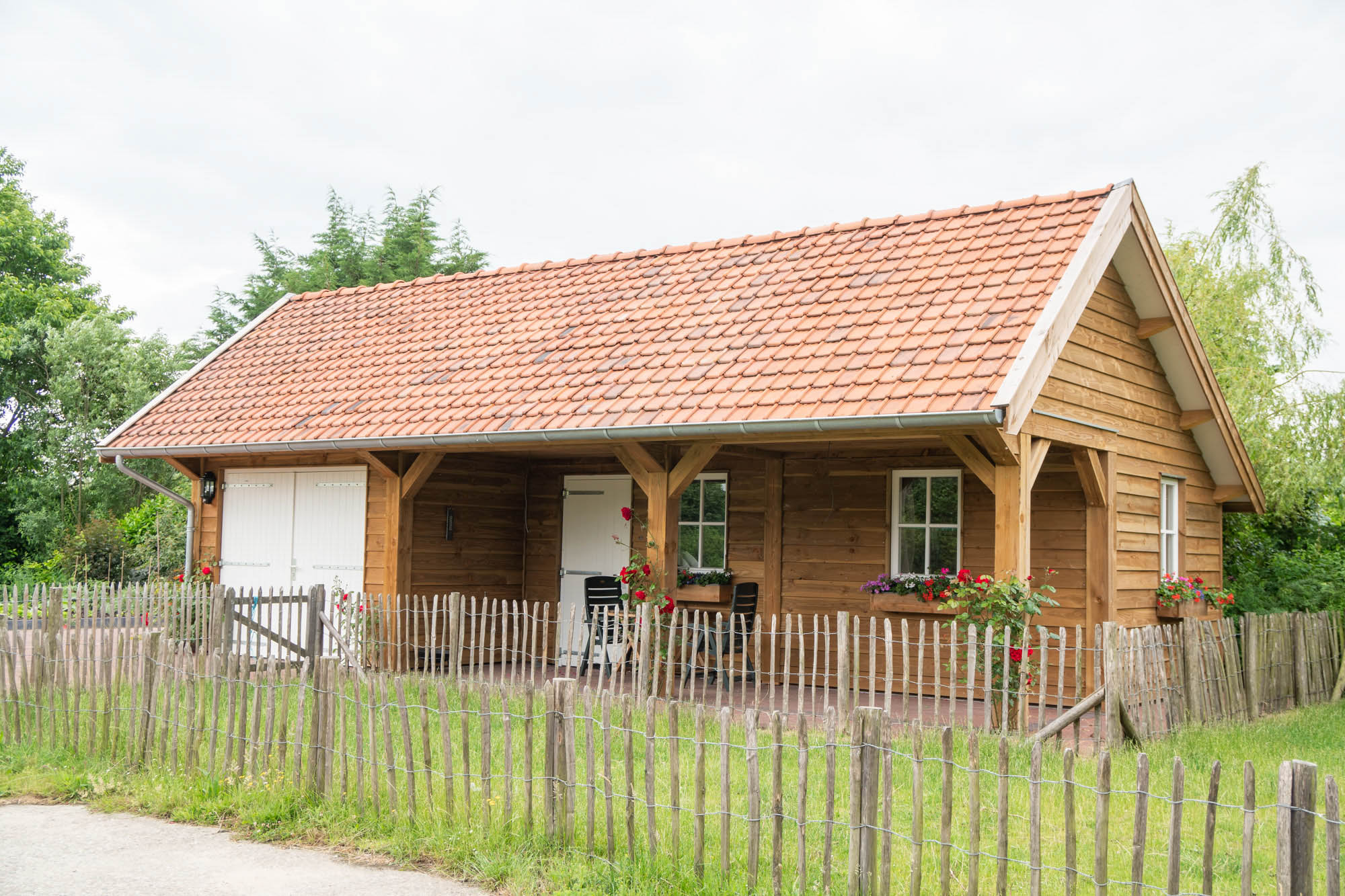 afbeeldingSchuur met overkapping Rosmalen