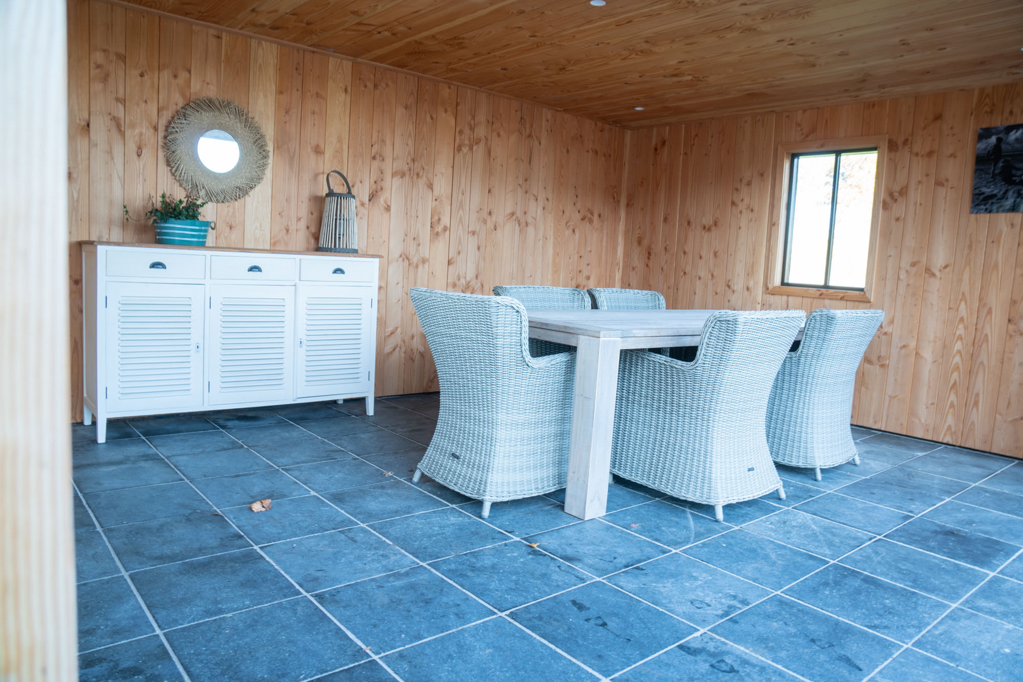 afbeeldingSchuur met carport Noorden
