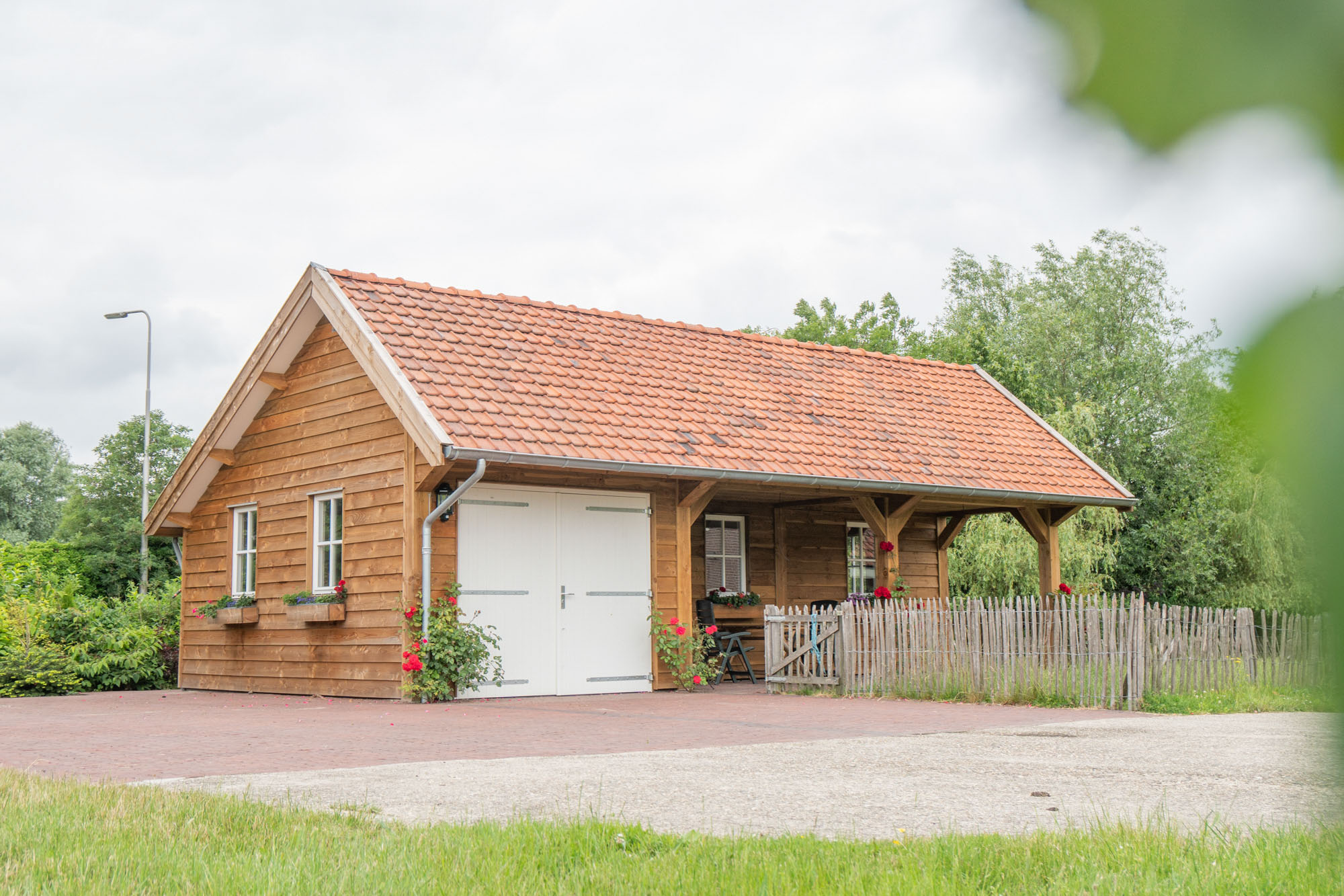 afbeeldingSchuur met overkapping Rosmalen