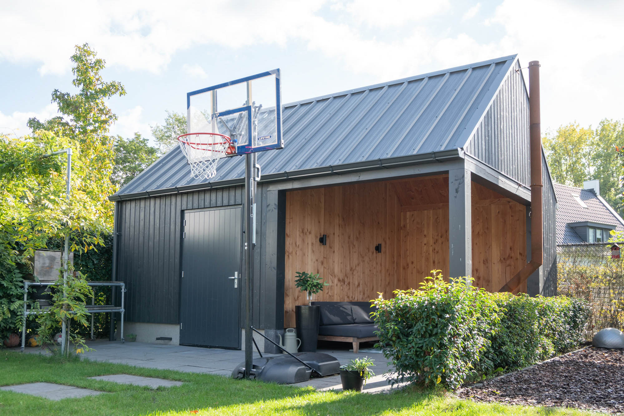 afbeeldingSchuur met overkapping Teteringen