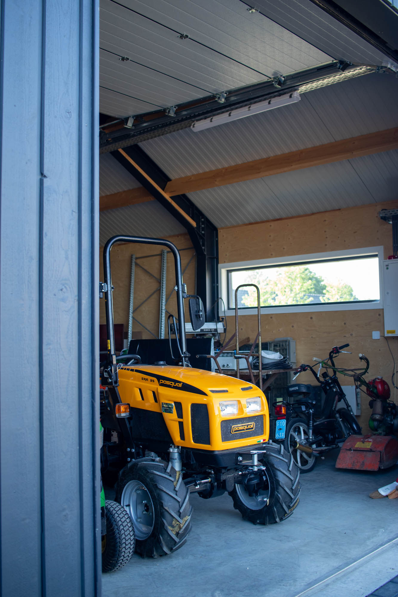 afbeeldingGarage Midsland