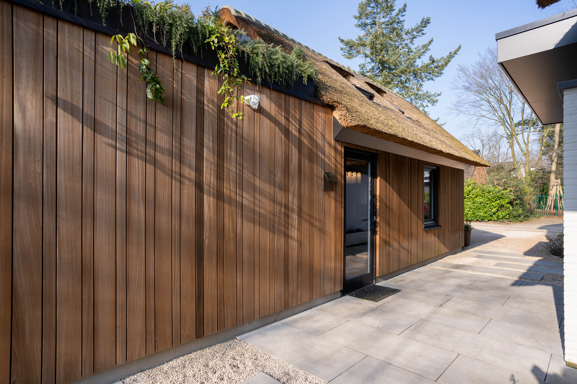 afbeeldingTuinkantoor met overkapping Bussum