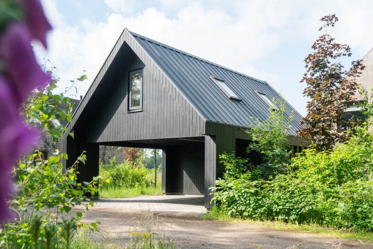 Schuur met carport Schoonhoven