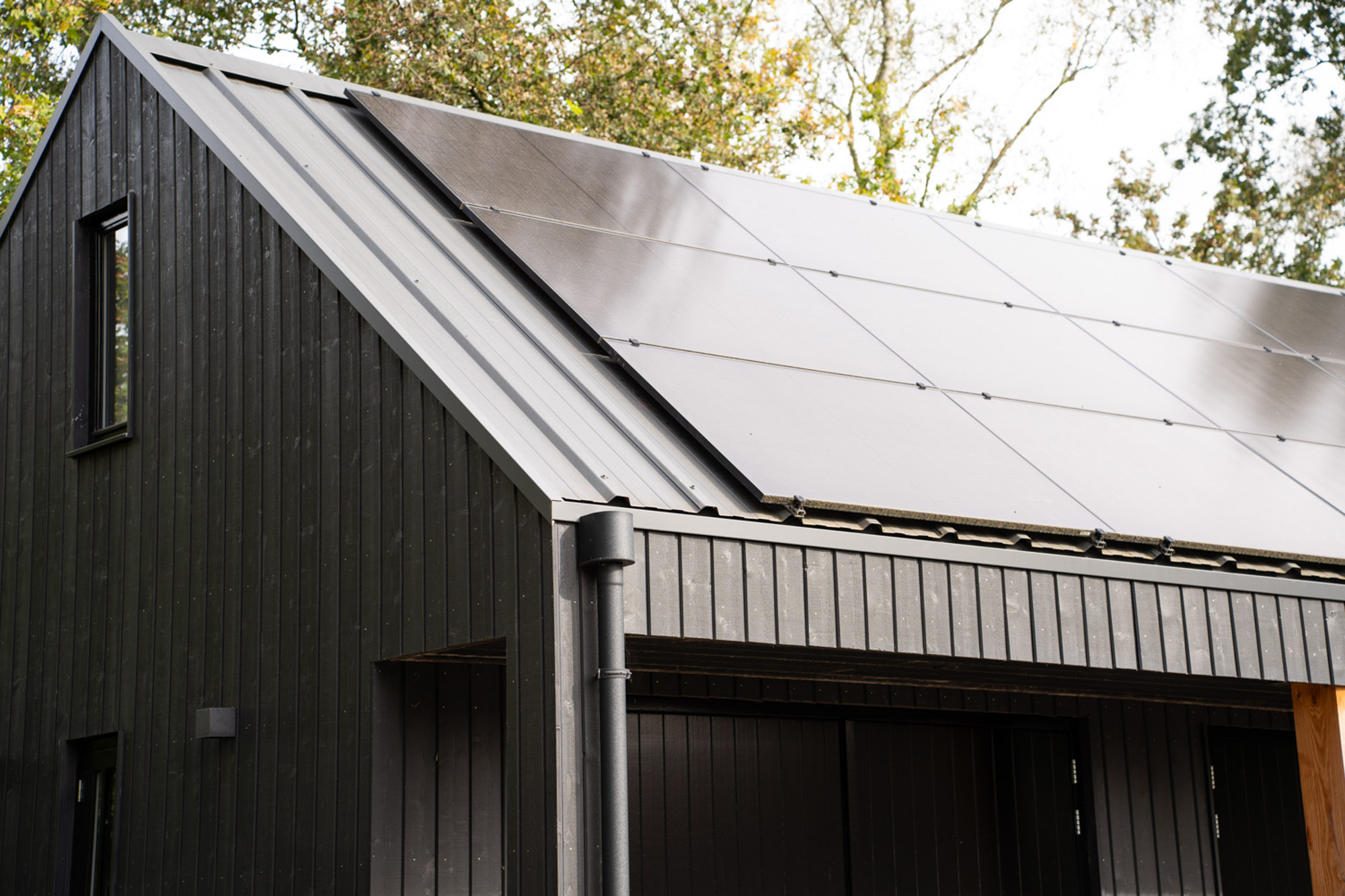 afbeeldingSchuur met overkapping Weidum